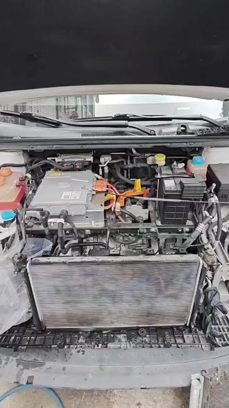 埃安电动车 空调散热网严重堵塞不散热 且有渗漏雪种 拆装更换散热网 维修搞定#埃安 #汽车空调不制冷 #专业维修 #撸车日常 #汽车文化