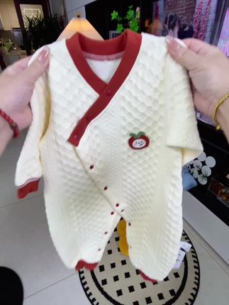 便宜搂搜的价格买到颜值高品质超好的夹棉连体衣,连我婆婆都夸我会买!!!真的太值太值了,刷到的姐妹快冲#连体衣#谁穿谁好看#好看的衣服都在这里 #新生儿#人类幼崽