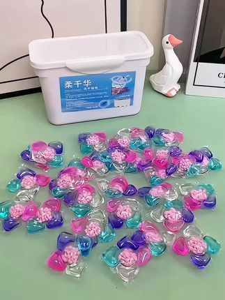 五合一洗衣凝珠,让你的衣物焕然一新!洗衣凝珠不仅能清洁衣物,还能柔顺衣物,让你的衣物焕发新生!快来试试吧! #洗衣凝珠 #洗衣服留香洗衣凝珠 #留香去渍洗衣液 #生活好帮手