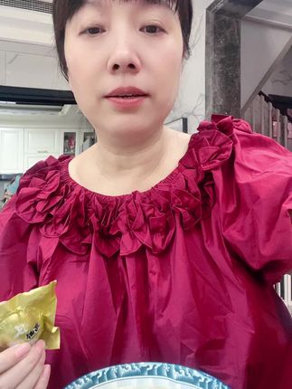 双黄咸鸭蛋真的好好吃昨天发这个视频忘了挂小黄车,很多人私信我说找找不到链接,我今天重新发一下这个视频 #强烈推荐