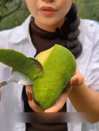 ,秘鲁哈斯牛油果🥑牛油果中的爱马! 口感真的好像在吃冰淇淋🍦,爱美的姐妹,这个夏天一定要试试哦!#新鲜应季水果 #好吃到停不下来#牛油果 #好吃不贵经济实惠