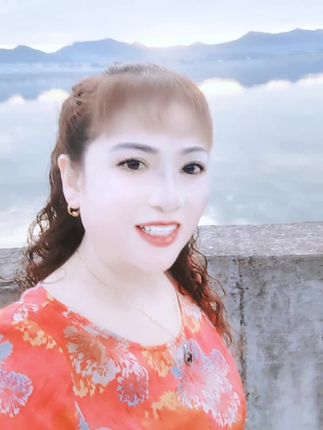 家人们晚上好,一首非常好听的歌送给大家希望大家能喜欢,刷到的就是缘分希望我的作品能给你带来开心快乐,祝愿所有的家人们永远平安健康一路长虹开心快乐每一天爱你们哟
