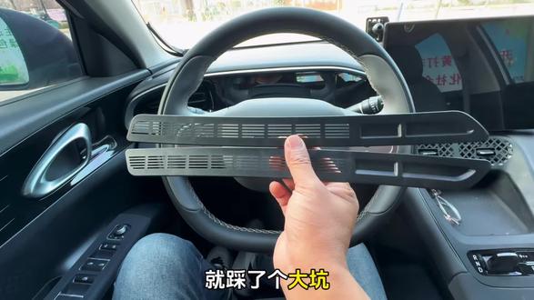 吉利星愿前挡出风口孔洞很大,由于这个位置比较隐秘,好多车友都不知道,异物很容易掉进去拿不出来,快来安排这个保护罩,解决后顾之忧,也不影响出风#出风口保护罩 #前档玻璃 #吉利星愿 #汽车用品 #汽车保护罩