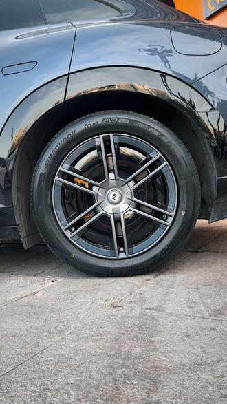 小米YU7胎肩扎钉,直接更换原配韩泰轮胎 #小米YU7 #轮胎 #德阳 #换轮胎 #科吉动平衡 @DOU+小助手