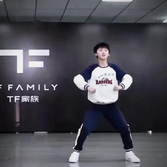 张奕然的最佳赏味期才刚刚开始 #TF家族 #养成系 #舞蹈 #爱豆 #张奕然