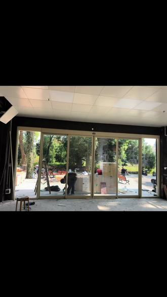 #施工现场实拍 #感应门安装 #感应门型材 跨度大还得是型材感应门已完成,6100*3000