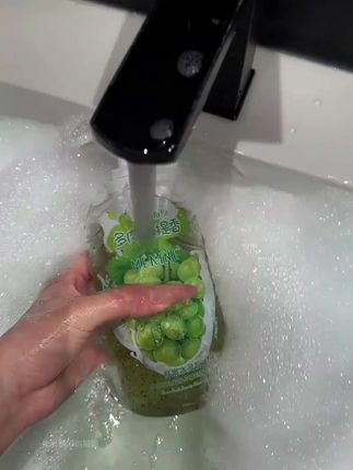 这瓶沐浴露真的太绝了,不仅能够清洁皮肤,还能够让你拥有柔软光滑的肌肤,关键是它还能散发出迷人的香气,真的是集多种功效于一身的好东西啊!姐妹们快来试试吧,你会爱上它的。#沐浴露#香氛沐浴露@DOU+上热门