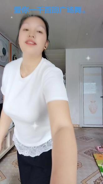 #跳舞不是专业的。但喜欢爱运动 。就喜欢寻开心