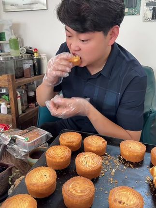 清真翻毛月饼又做好了,老乡们#翻毛月饼 #清真美食
