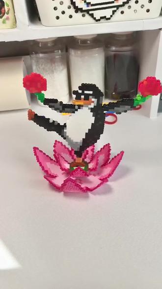 明月几时有~把酒问青天~这首歌太魔性了!好喜欢高雅人士啊怎么办,加个莲花底座更好玩了,大家快做起来吧!#手工 #手工教程 #拼豆 #创意 #高雅人士