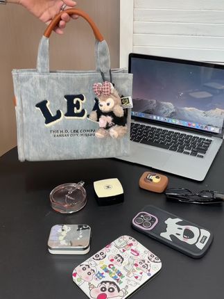 很会营造氛围感的复古韩系牛仔托特包~💓 #单肩斜挎包 #包包种草 #秋冬穿搭 #晒晒我的秋日穿搭