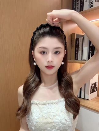 真的好看啊,戴上显发量,轻松打造高颅顶 #头饰发饰 #发箍这样戴好美 #洋气减龄 #高颅顶 #发箍