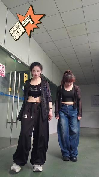 @洋洋《我要像狼🐺一样》演示+分解;洋洋,
激情活力四射,@抖音小助手