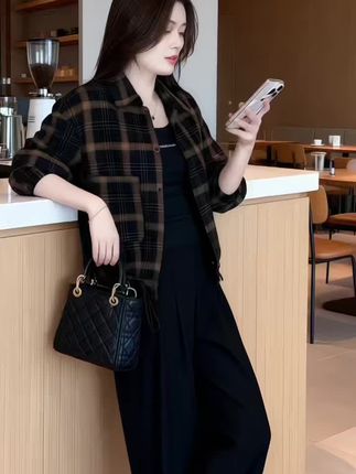 微胖姐妹锁死!这件格子衬衫外套,显瘦显高级到同事追着要链接 #穿搭 #早秋秀场抄作业告别路人感 #普通衬衫如何穿出不普通感 #早秋穿搭三分钟出门不是梦 #爆改中老年女装