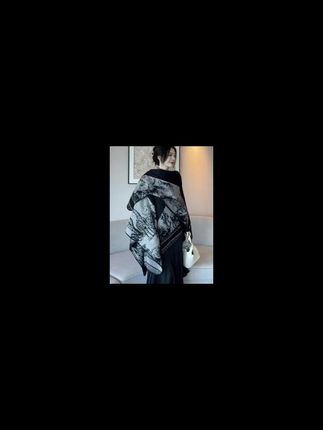 #每日分享 银杏叶披肩秋冬季保暖围巾暗黑开叉斗篷旅游名族风外搭加厚披风女#女装穿搭 #穿出高级感 #辣妹穿搭 #黑色高级感穿搭