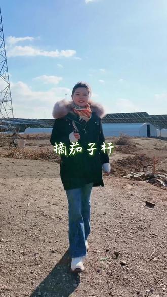 今天来农场摘点茄子杆给婆婆洗脚治腿疼,想起前不久核桃把收到的红包塞给我,要给奶奶看腿。孩子的心意单纯,却让我们十分感动~原来孝心已经开始在温暖的爱里默默延续。#我的乡村生活 #农村生活日常 #家庭日常