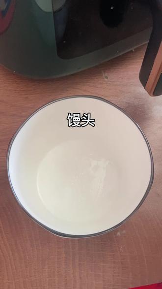 原来馒头+旺仔是旺仔大馒头呀,简单好做,松松软软,奶香奶香#空气炸锅美食 #馒头的花样做法 #懒人美食 #春天吃口新鲜的 #旺仔牛奶神仙吃法