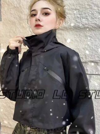 极简风/黑色冲锋/春季时尚设计感棉衣连帽冲锋衣短外套短款女士#气质穿搭#洋气时尚#高端品牌#小个子穿搭 @DOU+小助手 @上热门🔥🔥🔥