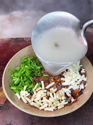 正宗贵州木姜子煳辣椒面,做蘸水炒菜真的太香太下饭了,煳辣椒配上木姜子独特的香味,简直不要太好吃,喜欢无辣不欢的朋友,一定要整点去尝一尝 #蘸水 #香香辣辣的贼好吃 #贵州地道家乡美食