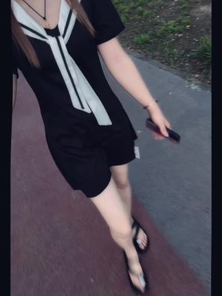 站在人群中我不起眼,活在世间我不玩心眼,不去讨好不喜欢我的人,更不会巴结看不起我的人,这就是我!…#爱了爱了 #夏季穿搭 #裙子修身显瘦 #学院风穿搭