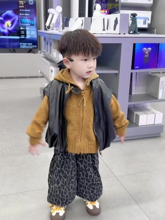 老公实现不了的帅气、只能寄托在儿子身上了!生个儿子吧,打扮成自己的理想型 太快乐了!#高品质童装 #男宝穿搭 #萌娃穿搭 #每日童装穿搭分享 #骗你生儿子