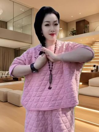 #面料柔软舒适 #显瘦穿搭 #不挑年龄不挑身材 #冬季必备 #早秋黑白灰穿搭测评