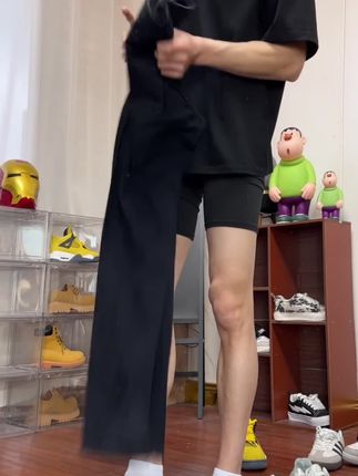 宝子!这条黑色经典百搭!男生衣柜怎么能缺少这条微喇裤 #黑色微喇裤 #裤子搭配 #微喇裤 #男女同款#ootd穿搭