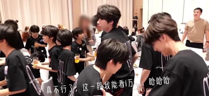 #热门 #吕政熙#李煜东#杨涵博#TF家族 新年音乐会庆功宴 年会 时代峰峻传统酒桌文化