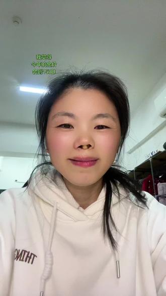 我觉得今年的黄金能到1500,个人分享不构成投资建议#黄金 #黄金首饰 #黄金按克卖 #白银 #日常vlog