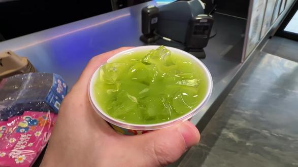 低至9块9!!!瑞幸新品苦瓜轻体果蔬茶!!!不苦!可冲!!!#瑞幸联名wigglewiggle #瑞幸原产地鲜活季 #苦瓜轻体果蔬茶 #抖音心动大牌日 #抖省省春遇好优惠