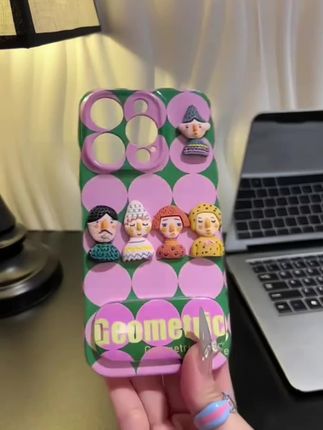 通小人偶支架透用草果16手机売 iPhone15小米14vivoppo隼力p70意#手机壳 #潮牌手机壳 #创意手机壳 #ins手机壳 #颜值高