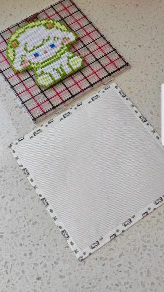 谁的哈密瓜小羊纳蒂Nutty跑出来啦🍈软fufu的像素小羊,头顶还带着小瓜藤~挂在包上就是行走的夏日清甜感✨#晒出我的拼豆作品 #我在抖音玩拼豆 #手工 #周边 #小羊