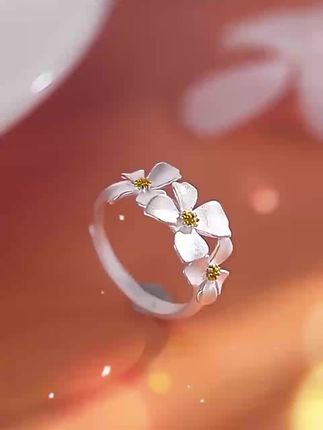 足银栀子花开戒指指环 足银栀子花戒指,素雅如初夏晨露,戴在指间,宛若花香绕腕#无限回购的宝藏单品