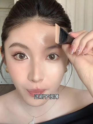 谁还没用过这个弧形粉底刷!!刷出来的底妆又薄又亮!#粉底刷 #粉底刷使用方法 #底妆工具 #粉底刷上妆手法