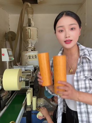 三年陈7厘米纯艾绒雷火的大炮灸,在我们艾草工厂直播间才十几块一支,要的家人来直播间抢购吧