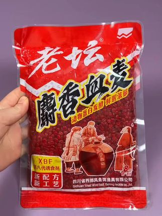 立秋后钓鲫鱼鲤鱼就用这个!#饵料窝料 #饵料 #窝料 #血麦 #谷麦