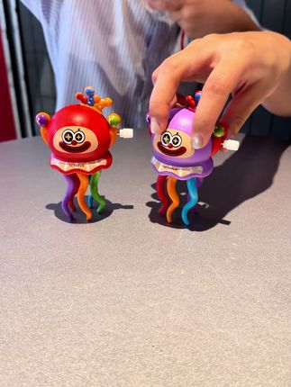 #创作者中心 #创作灵感 不用电池不用充电的小章鱼玩具,孩子喜欢的不得了!#玩具 #益智玩具 #孩子玩具