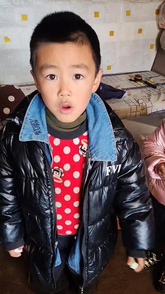 我喜欢绿色不喜欢粉色我要把绿色吃掉#萌娃搞笑日常