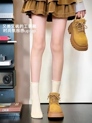 秋天穿这双马丁靴 氛围感up!又美又飒上脚好有魅力啊!!#女鞋推荐 #潮鞋推荐好看不贵 #好鞋推荐 #百搭鞋子 #靴子控