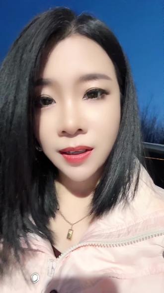 现在都12月中旬了,有的人反映说十月份的工资还没有发,最近几个月工资总是延迟,有些工人实在是坚持不住了,领导们也不为工人的工资着想,他以为他有钱工人也会有钱,他有存款工人也有存款,他不会想到说工人每个月都是是月光族,上有老下有小,一家老小等着你养活,去哪里存钱呢,干活的时候使劲让你干,只嫌你干的少,发工资的时候拖拖拉拉,其实在煤矿上最黑的不是煤,而是什么呢?评论区见#煤矿 #煤矿工人 #煤矿设备