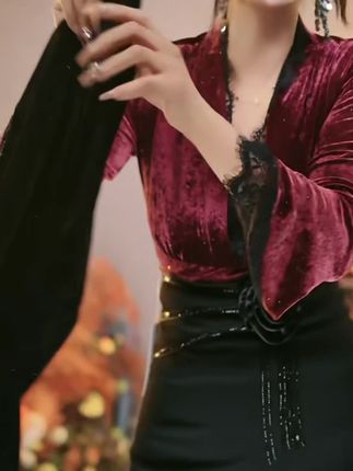 张曼3097法式蕾丝花边拼接V领打底衫女春秋独特漂亮内搭丝绒上衣#夜景街拍 #夜晚风景 #城市夜景街拍 #街道夜景视频 #夜拍街景