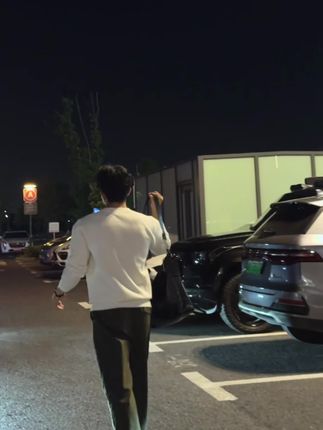 衣服需要的话该买买!但身材提升自己永远不会出错哈哈哈哈 回复 @哈哈哈哈哈哈哈哈哈哈哈的评论 哈哈哈哈哈当然身材练起来,那能把衣服穿得更好看呀!#GTAL #针织衫