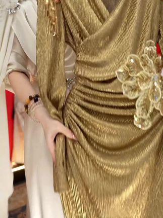1. 哺乳期孕妈妈也能穿的神仙裙子 2. 穿它你就是迪拜小富婆 3. 神仙面料月光琉璃丝 4. 谁穿谁好看