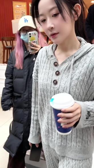 不知道 我的同担很聒噪
#韩雨彤 #黄雀风