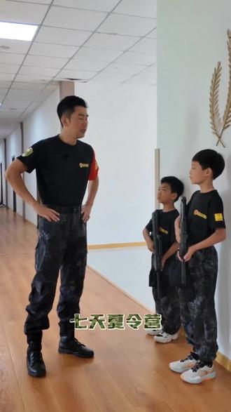 猎鹰战神夏令营对口号名场面✨
在口号中树立信念,在训练中学会担当
不止强身健体,更塑优秀品格
送给孩子最有意义的暑期成长历练 #军事训练营 #夏令营 #猎鹰战神夏令营