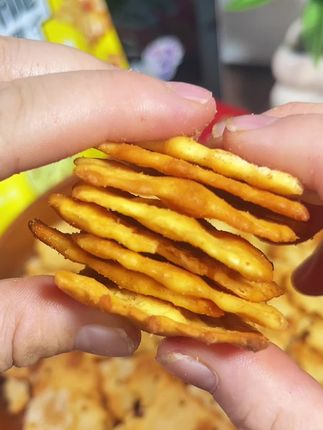 6包3口味才这价!马大姐苏打饼干真的巨好吃还便宜!咸香酥脆咔嚓咔嚓的根本停不下来!#苏打饼干#饼干 #超便宜超划算 #好吃到停不下来 #零食推荐