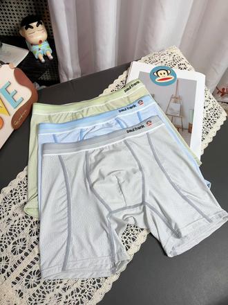 妈妈们,儿子的内裤也要记得勤换呀!大嘴猴这款专为青少年男孩设计的版型,面料凉感丝滑,轻薄又透气,弹力也很大,跑跳运动无束缚感,加长裤腿,不磨大腿根,孩子穿一次就爱上#贴身衣物 #青少年内裤#超薄透气 #爆款热卖中 #男孩短裤推荐