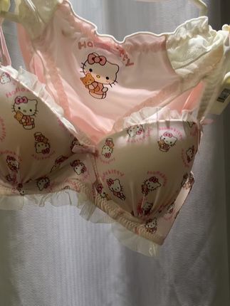 这么可爱的Hellokitty,哪个女孩子不喜欢呢?#hello时尚季#仙女必备#hellokitty#甜妹#少女心爆棚