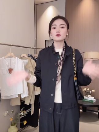 袖扣刺绣设计感立领小外套2025年秋季简约气质短款百搭风衣#穿出高级感 #今日穿搭 #简约穿搭 #上衣穿搭 #女装穿搭