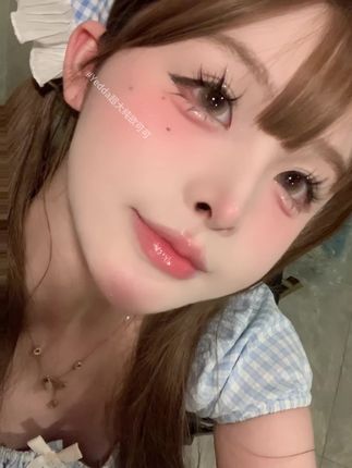 太太权威啦...无神三白眼的人生大直径!!🌟🌟 这纯欲感、到底谁能拒绝它!!✨✨ 超大纯欲可可!🧋无痕融瞳~🌱🌱 美鼠我算了、任何角度下都超米!!🌸🌸 喜欢棕瞳的、上眼显大的速速冲!!!🔆🔆 该款着色做了加大设计!做了扩瞳效果👀👀 镜片总直径14.5mm,着色14.4,视觉效果14.8✨✨ 请仔细阅读产品说明书或者在医务人员的指导下购买和使用禁忌内容或者注意事项详见说明书软性亲水接触镜注册证号:国械注准20173163063京械广审(文)第 260915-20304 号 @Yedda大美瞳店已获得授权 #超大纯欲可可#棕色美瞳#大直径美瞳专售#美瞳推荐